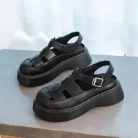 在飛比找Yahoo!奇摩拍賣優惠-現貨熱銷-羅馬涼鞋女2023年夏季新款真皮厚底鏤空松糕鞋包頭