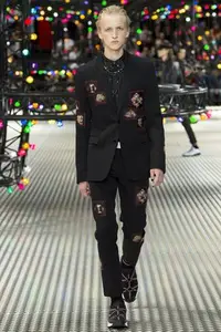 在飛比找Yahoo!奇摩拍賣優惠-dior homme 2017 設計師聯名款 刺繡貼布 黑色