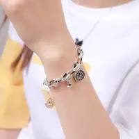 在飛比找momo購物網優惠-【Umi】日式時尚百搭鎖鏈英文字母時鐘創意設計造型銀手鍊手環