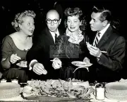 LUCILLE BALL, DESI ARNAZ, VIVIAN VANCE & JESS OPPENHEIMER - 8X10 PHOTO (DD-089)