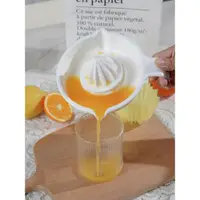 在飛比找ETMall東森購物網優惠-日本進口手動榨汁器橙子榨汁杯水果原汁壓榨器廚房手工檸檬擠汁器