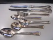 Patrician by ONEIDA SILVER - 2 Kinves, 2 Teaspoons, 1 Salad Fork, 1 Spoon +1