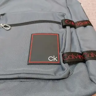 全新 美國帶回 Calvin Klein 精品 型男必備 CK LOGO 印花 男 灰色 背包 後背包 筆電包