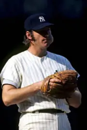 New York Yankees Sparky Lyle before game vs Detroit Tigers a - 1972 Old Photo 1