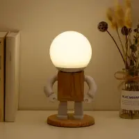在飛比找蝦皮商城精選優惠-創意機器人小夜燈 萌趣創意禮物 插電式簡約檯燈 個性臥室裝飾