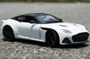 Welly 1:24 Aston Martin DBS Superleggra Diecast Model Sports Racing Car White