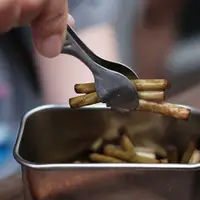 在飛比找ETMall東森購物網優惠-日本進口不銹鋼泡菜夾迷你食物夾日式輕便好用小號茶葉夾冰塊夾子