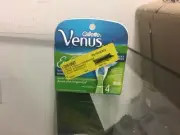 Gillette Venus Embrace Womens Replacement Razor 4 Count Cartridge Refills