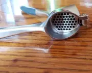 Garlic Mincer with Ergonomic Grip Handle Presser Crusher Peeler Set Sturdy Ginge