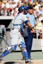 Steve Yeager Los Angeles Dodgers in action v the Pittsburgh Pirat- 1974 Photo