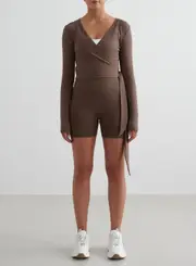 [AIM'N AU] Macchiato Shape Seamless Hotpants & Wrap Longsleeve Set