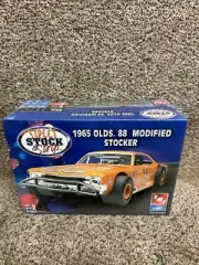 AMT 38533 1965 Olds 88 Modified Stocker model kit New Sealed.