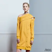 在飛比找momo購物網優惠-【iROO】芥末黃斜肩披肩洋裝