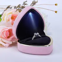 在飛比找ETMall東森購物網優惠-首飾LED心形烤漆項鏈結婚戒指盒