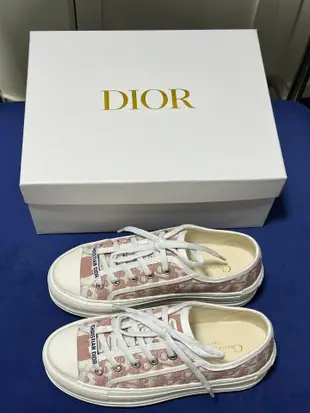 Dior 迪奧新品WALK'N'DIOR 厚底刺繡運動鞋 頂級這款 Walk'n'Dior 厚底運動鞋是一款NO11341