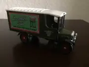 CORGI CLASSICS 1/43 DIE-CAST THORNYCROFT BOX VAN BATCHELOR'S PEAS DATED 1985