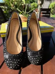 BN IN BOX *ZOE WITTNER BLACK LEATHER BALLET FLATS with SILVER STUDS Size 5.5