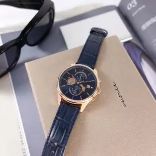 【Tommy Hilfiger】簡約三眼 兩地時間 日期顯示 壓紋真皮手錶 藍x玫瑰金框 44mm(1710503)