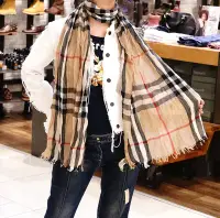 在飛比找Yahoo!奇摩拍賣優惠-Burberry 3894350 Giant Check S