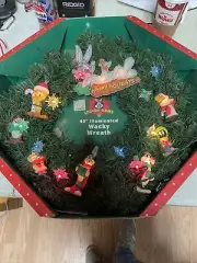 Vintage ,1998 20” Looney Tunes Christmas Wacky Wreath. Taz, Bugs, Martian Tweety