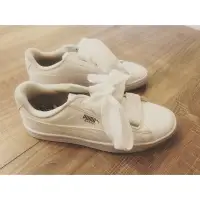 在飛比找蝦皮購物優惠-二手 韓國代購買的Puma Suede 大蝴蝶結 白 24號