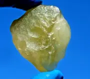 Libyan Desert Glass Meteorite Tektite impact specimen( 400 crt) HEART Green Gem