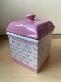 在飛比找Yahoo!奇摩拍賣優惠-粉紅色玫瑰 陶瓷糖果罐 儲物罐