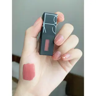 【AKA Beauty】(現貨·附發票)NARS-特霧唇誘(2ml)(#112)，質地輕薄、霧面唇釉