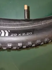 BONTRAGER XR1 29 2.20 BIKE TIRE WITH TUBE BRAND NEW WITH SCHRADER VALVE