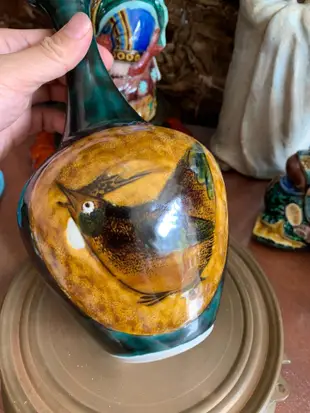 日本陶瓷，九谷彩釉生肖雞花瓶，作者為九谷燒名家淺藏五十吉（1