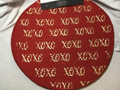 Nicole Miller Home Placemats (4) WOVEN XOXO RED GOLD HUGS KISS 15 inch ROUND NIP