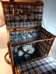 Pier 1 Imports Freeport Picnic Service For 4 Tall Wicker Basket Complete New