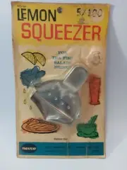 NOS Vintage Lemon/Lime Squeezer. (L)