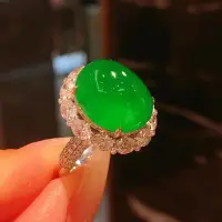 在飛比找Yahoo!奇摩拍賣優惠-冰種正陽綠蛋面翡翠戒指18K金鑲嵌緬甸天然a貨正品帝王綠滿綠