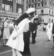 NEW VTG 2000 KISSING THE WAR GOODYE SAILOR BW POSTER #4448 CORBIS PH0114 24X36