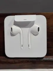 Apple EarPods Wired Lightning Earbud Headphones - iPhone 7 / 8/ X / 11 / 12 / 13