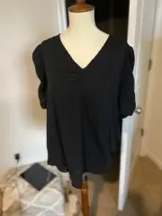 Nwt Everleigh Nordstrom Rack Black V Neck Textured Top