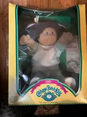VINTAGE CABBAGE PATCH DOLL "CYBIL ARLEEN" NEW IN BOX WITH PAPERS #3900