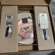 THE PAMPERED CHEF 13” Baking Pizza Stoneware W/ Carrying Rack More NEW gift