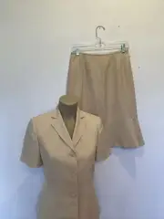 New Le Suit size 6 petite beige short sleeve jacket a line skirt suit Spring