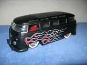 1962 VOLKSWAGEN BUS MATT BLACK 1:24 JADA OPENING REAR ENGINE DOOR & DOORS
