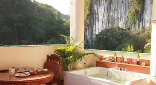 Lovely Penthouse with Mt Taraw View and Bathtub