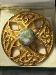 JC Walsh & Sons Golden Celtic Scarf-Hat Clip Connemara Marble Ireland NOS Boxed