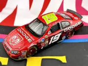 Jeremy Mayfield #19 Dodge Dealers 2004 Intrepid 1:24
