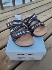 Minnetonka Sz 5 Sandals Brown Two Straps slide in Adjustable 70813