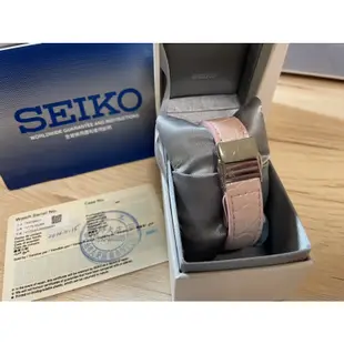 （全新）SEIKO LUKIA 太陽能甜美三眼計時碼腕錶(SSC883J1)-粉、玫瑰金/35mm