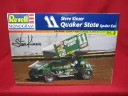 Steve Kinser Sprint Car Quaker State V8 + Figure Monogram 1:24 Scale Model Kit