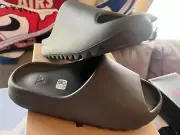 Yeezy Slide Slate Grey