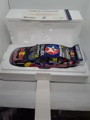 1:18 Jamie Whincup 2016 VF Holden Commodore Red Bull Racing Supercar 18608 + COA
