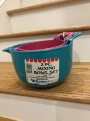 Vintage 1989 3 Piece Non Skid Ring Handle Pour Rim Mixing Bowls By BORNEO